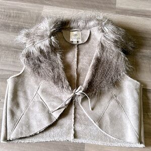 Versona accessories faux fur vest size L